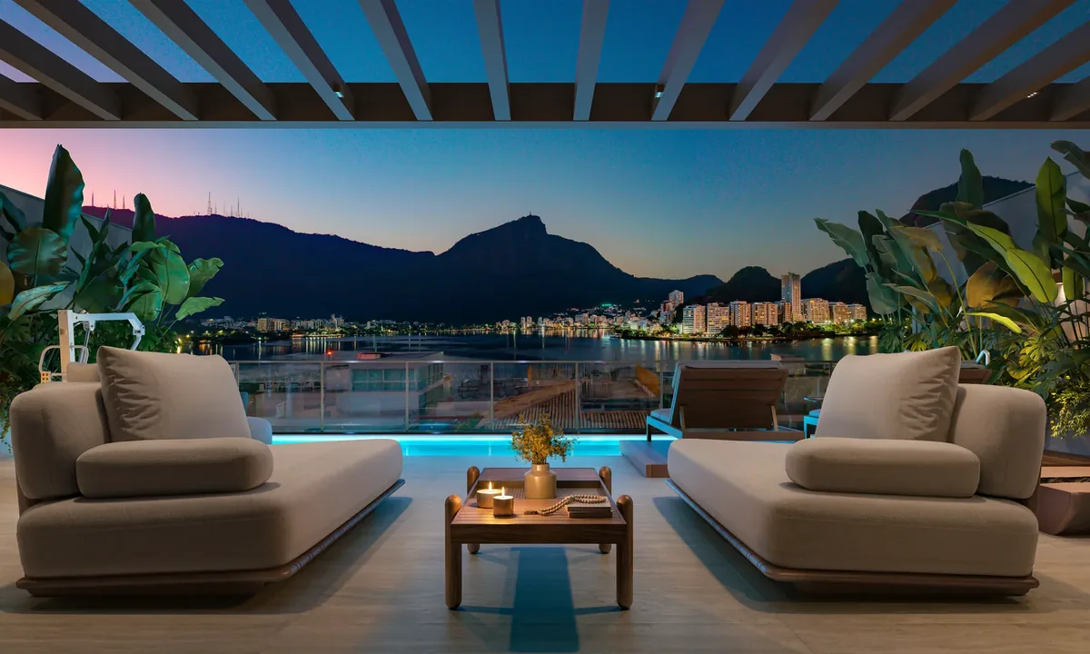 Living externo do rooftop, com sofás e vegetação